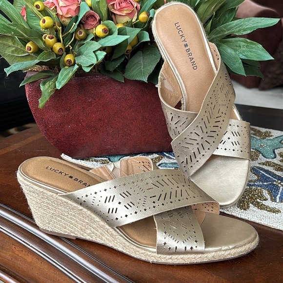 Brand New Lucky Brand Keela Genuine Leather Metallic Gold Tone Laser Cut Sandals - Picture 1 of 16